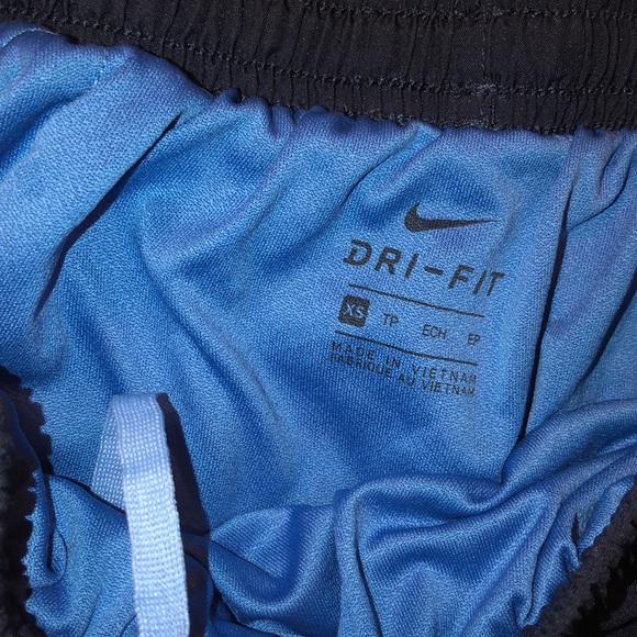 XS nike dri fit shorts - Picture 2 of 2
